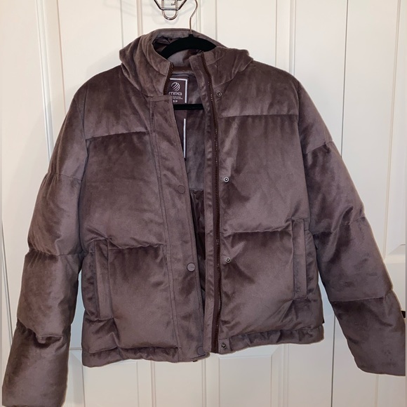 Sleek and sporty suede like puffer by MPG made with 90% DOWN. Brand new - Picture 7 of 10